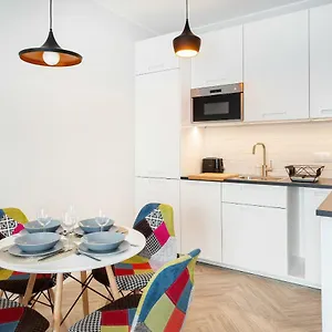 Rondo Wiatraczna By Renters Apartment